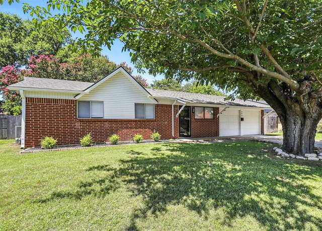 Property at 324 Jasmine Ct, Burleson, TX 76028, 3 beds, 1.5 baths