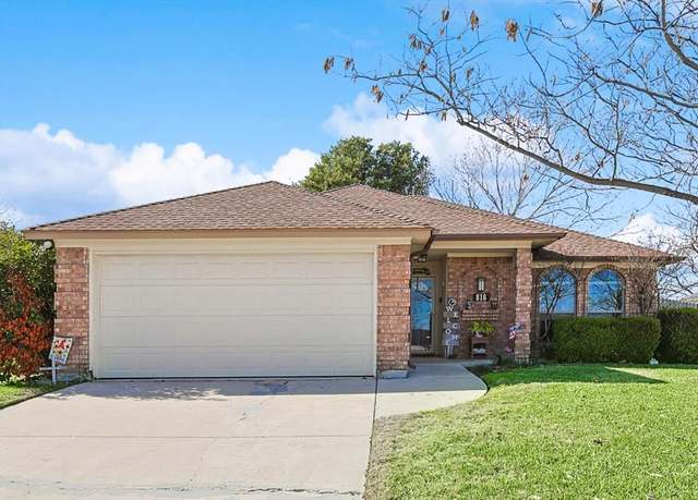 Property at 816 Little Fox Ln, Fort Worth, TX 76108, 3 beds, 2 baths