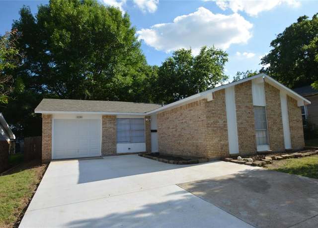 Property at 1135 Hill St, Grand Prairie, TX 75050, 3 beds, 2 baths