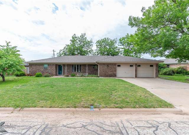 Property at 2957 Arrowhead Dr, Abilene, TX 79606, 3 beds, 2 baths