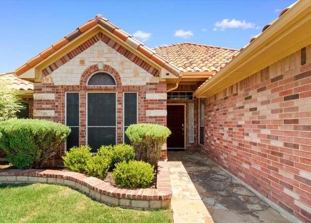 Property at 810 W Lonesome Dove Trl, Arlington, TX 76001, 4 beds, 2 baths