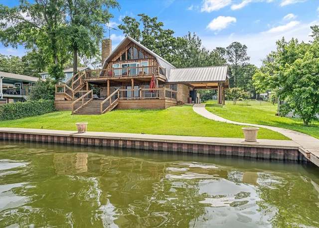 Property at 107 Oak Acres Dr W, Malakoff, TX 75148, 2 beds, 2.5 baths