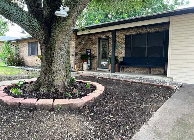 Property at 1411 Marie St, Comanche, TX 76442, 4 beds, 3 baths
