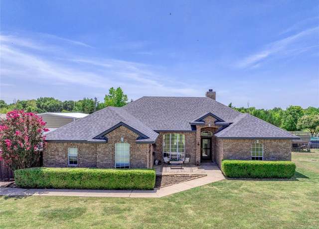 Property at 735 Meadowview Cir, Van Alstyne, TX 75495, 4 beds, 2 baths