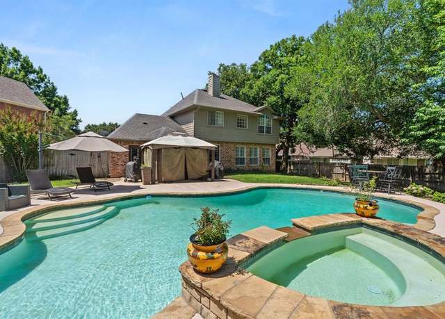 Property at 2100 Mikasa Dr, Arlington, TX 76001, 4 beds, 2.5 baths