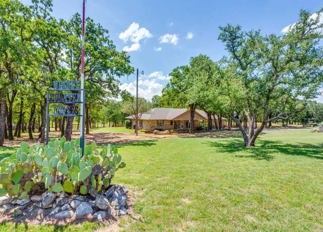 Property at 5403 Oakridge Rd, Joshua, TX 76058, 3 beds, 2 baths