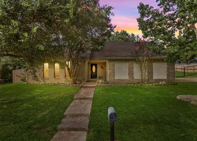 Property at 209 Patricia Dr, Hewitt, TX 76643, 3 beds, 2 baths