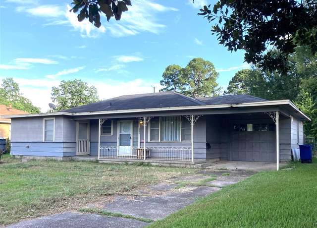 Property at 233 Charles Ave, Shreveport, LA 71105, 2 beds, 2 baths