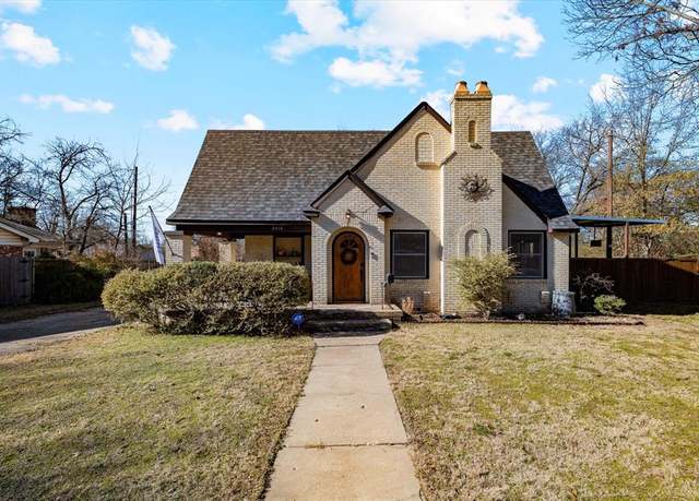 Property at 2416 N Woods St, Sherman, TX 75092, 5 beds, 3 baths