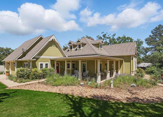 Property at 326 W Liberty St, Pilot Point, TX 76258, 3 beds, 2.5 baths