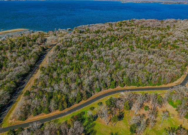Property at 132 Lincoln Dr, Streetman, TX 75859