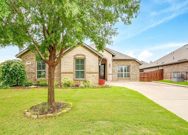 Property at 201 Saxon St, Waxahachie, TX 75165, 3 beds, 2 baths