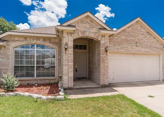 Property at 5621 Creekhollow Dr, Arlington, TX 76018, 3 beds, 2 baths