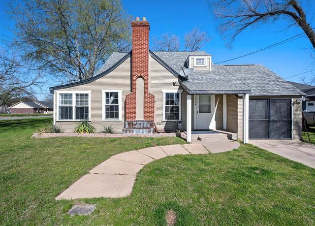 Property at 1304 E 4th Ave, Corsicana, TX 75110, 3 beds, 1 bath
