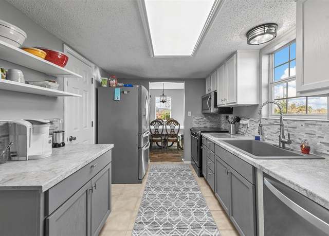 Property at 268 Victory Ln, Springtown, TX 76082, 3 beds, 2.5 baths