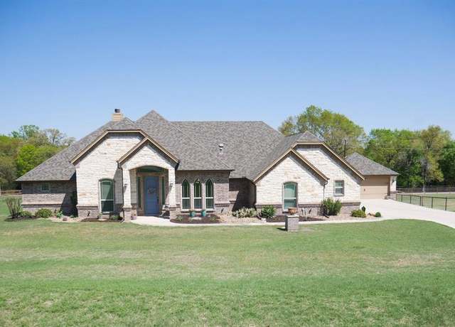 Property at 124 Big Oak Ln, Weatherford, TX 76085, 3 beds, 2 baths