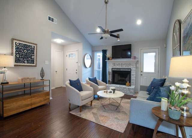 Property at 2800 Country Villa Cir, Carrollton, TX 75006, 3 beds, 2.5 baths