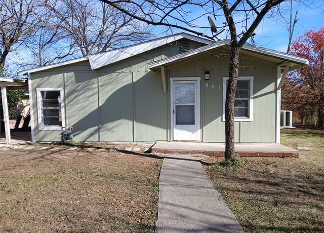 Property at 801 S Nueces St, Coleman, TX 76834, 3 beds, 1 bath