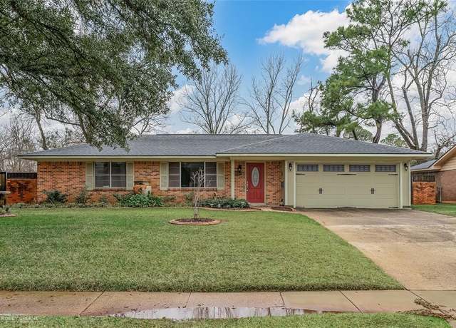 Property at 2408 Arlington Pl, Bossier City, LA 71111, 3 beds, 2 baths