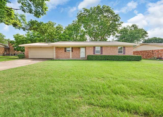 Property at 1804 Posey Ln, Sulphur Springs, TX 75482, 3 beds, 2 baths