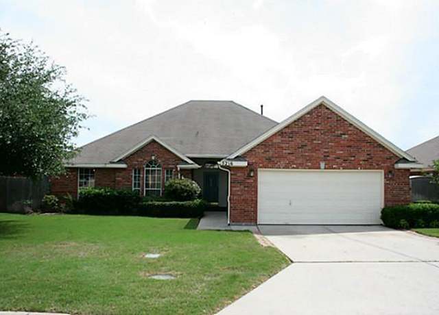 Property at 5216 Tartan Cir, Denton, TX 76208, 4 beds, 2 baths