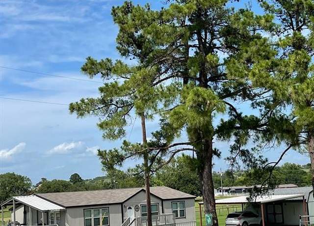 Property at 200 Farmhouse Rd, Springtown, TX 76082, 3 beds, 2 baths