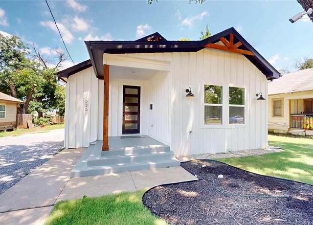 Property at 226 SW 4th St, Grand Prairie, TX 75051, 4 beds, 3 baths