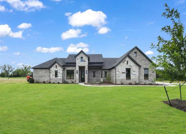 Property at 305 Wrangler Ct, Weatherford, TX 76020, 4 beds, 2.5 baths