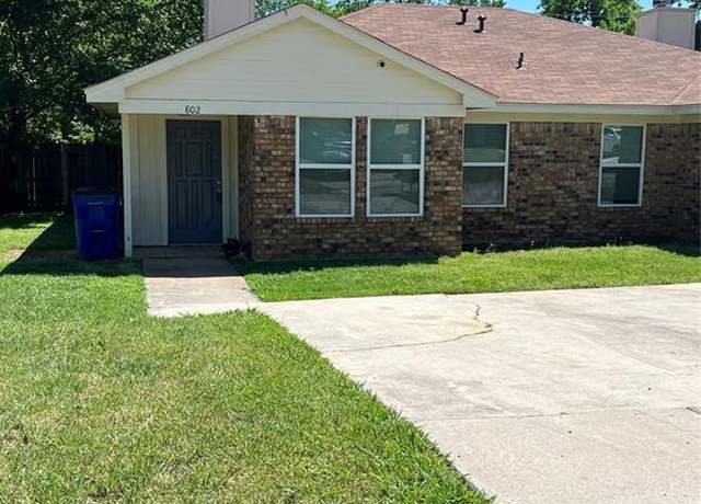 Property at 802 Woodland Ct, Kennedale, TX 76060, 2 beds, 2 baths