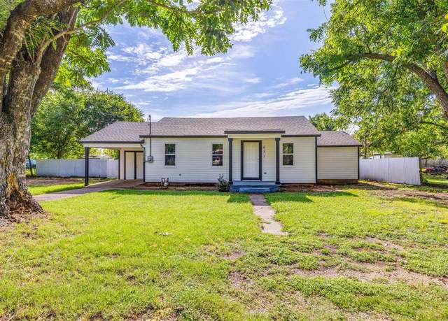 Property at 411 Elm St, Paradise, TX 76073, 3 beds, 2 baths