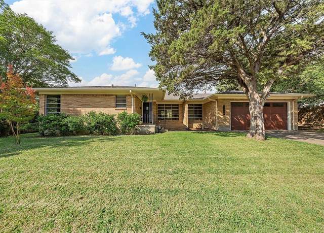 Property at 2208 Charboneau Dr, Waco, TX 76710, 3 beds, 2 baths