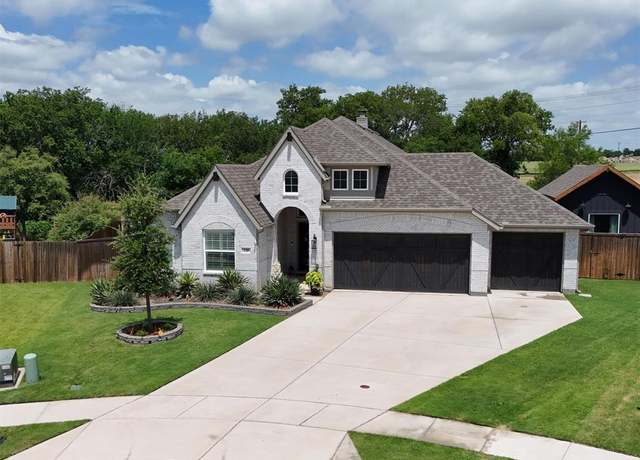Property at 520 Royal Oaks Ln, Oak Point, TX 75068, 4 beds, 2.5 baths
