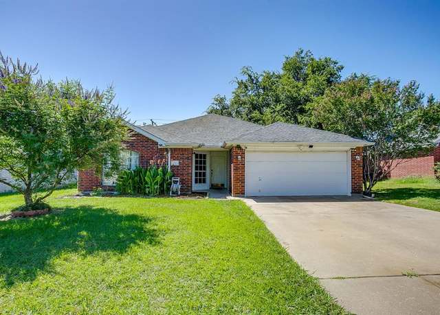 Property at 514 Fort Worth St, Mansfield, TX 76063, 4 beds, 2 baths