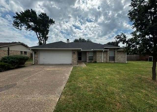 Property at 810 Rolling Hills Dr, Hewitt, TX 76643, 3 beds, 2 baths