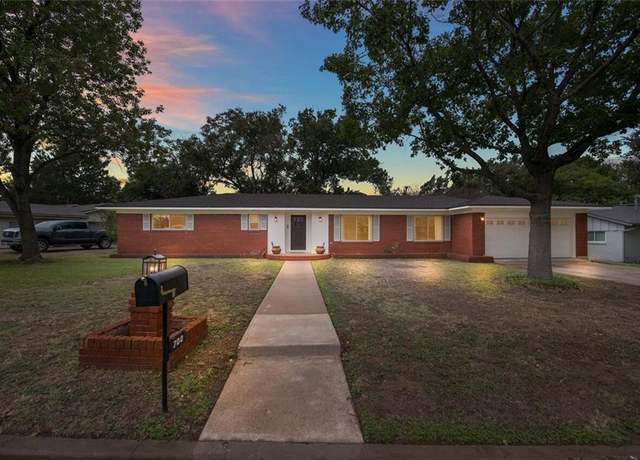 Property at 700 Falcon Dr, Woodway, TX 76712, 3 beds, 2 baths