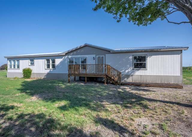 Property at 5728 N Sunchase Dr, Granbury, TX 76049, 4 beds, 3 baths