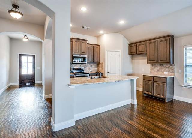 Property at 108 Thompson Dr, Van Alstyne, TX 75495, 4 beds, 2 baths