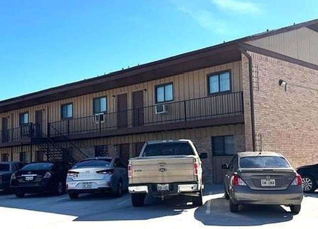 Property at 1500 Black Hill Dr, Gainesville, TX 76240