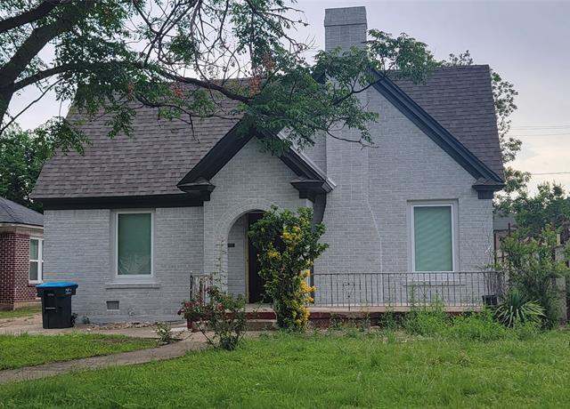 Property at 2735 S Jennings Ave, Fort Worth, TX 76110, 3 beds, 2 baths