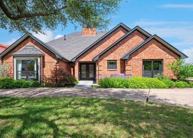 Property at 2636 Brookside Dr, Irving, TX 75063, 4 beds, 3.5 baths