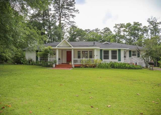Property at 606 University Blvd, Ruston, LA 71270, 5 beds, 3 baths