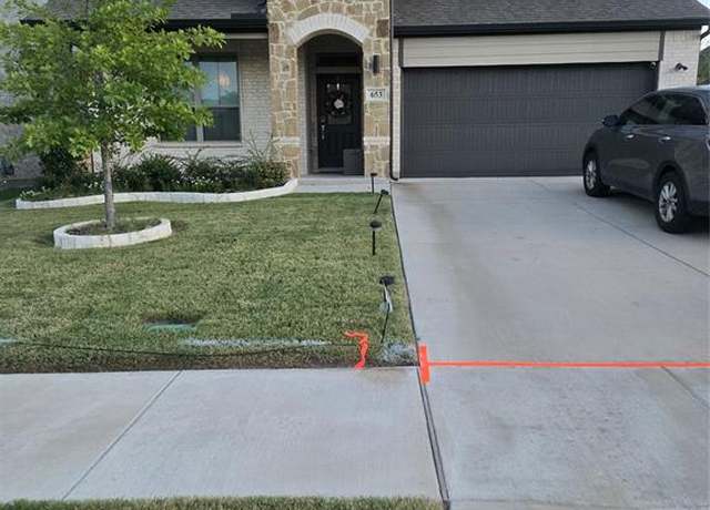 Property at 653 Erin Hills Dr, Red Oak, TX 75154, 5 beds, 3 baths