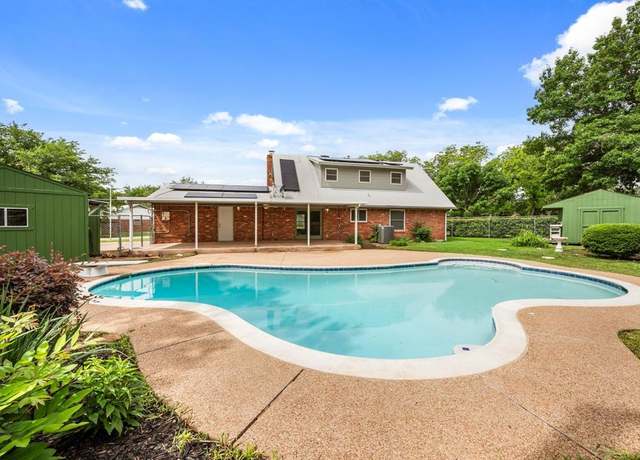 Property at 404 Mustang Dr, Saginaw, TX 76179, 3 beds, 2 baths