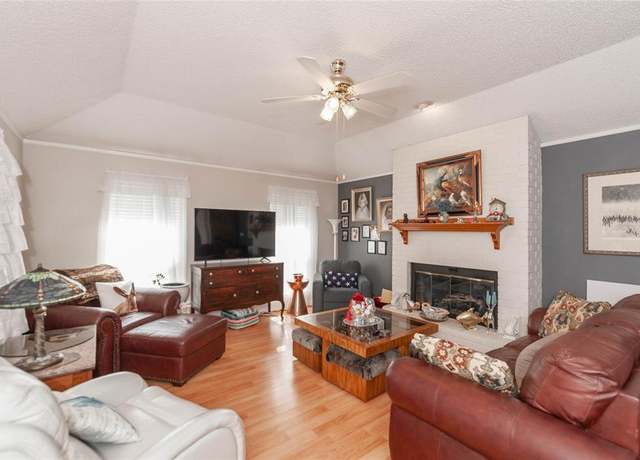 Property at 118 Indian Hills Dr, Waxahachie, TX 75165, 3 beds, 2 baths
