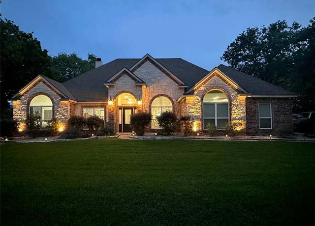 Property at 104 Sandra Palmer St, Stephenville, TX 76401, 4 beds, 3 baths