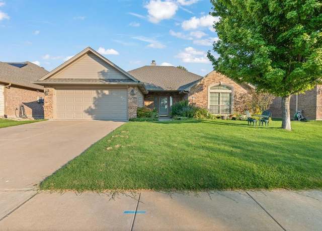 Property at 1812 Colorado Ct, Burleson, TX 76028, 4 beds, 2 baths