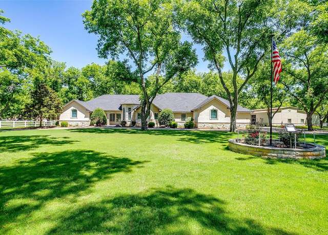 Property at 8805 S Hampton Dr, Granbury, TX 76049, 3 beds, 5 baths