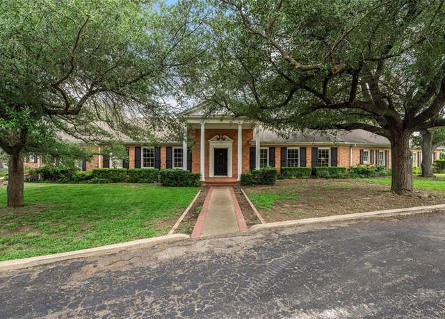 Property at 7110 Fish Pond Rd, Waco, TX 76710, 4 beds, 4 baths