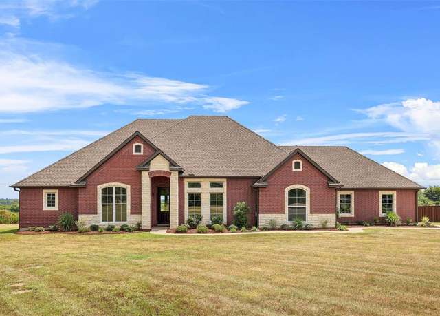 Property at 202 Connor Pl, Sulphur Springs, TX 75482, 4 beds, 3 baths