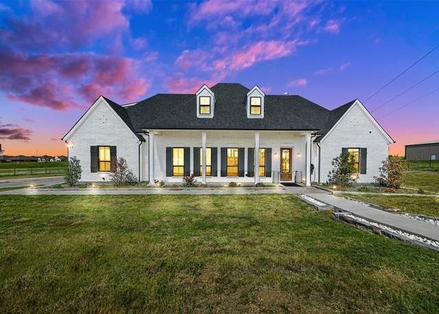 Property at 4404 E Masch Branch Rd, Krum, TX 76249, 4 beds, 3 baths